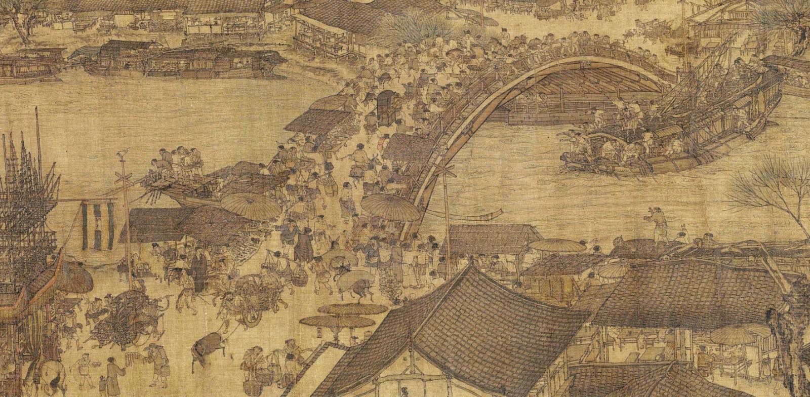 Puente de madera arqueado, lleno de gente y puestos, sobre un río con barcas, en un rollo pintado chino